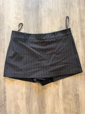 NIA Black Pinstripe Skort Size Small